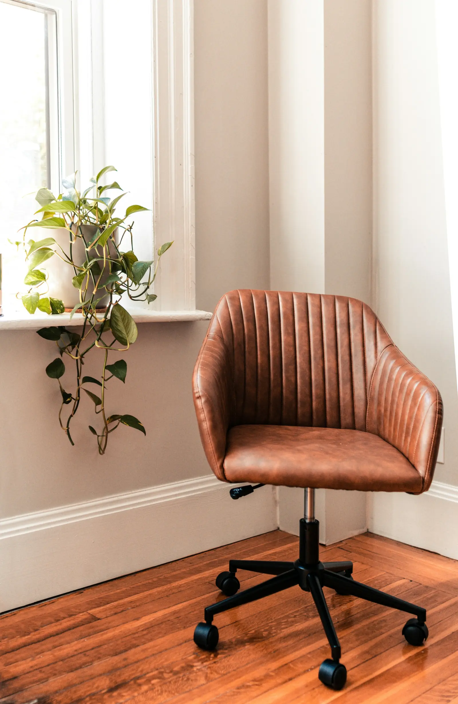 Dhruv Executive Chair — view 4